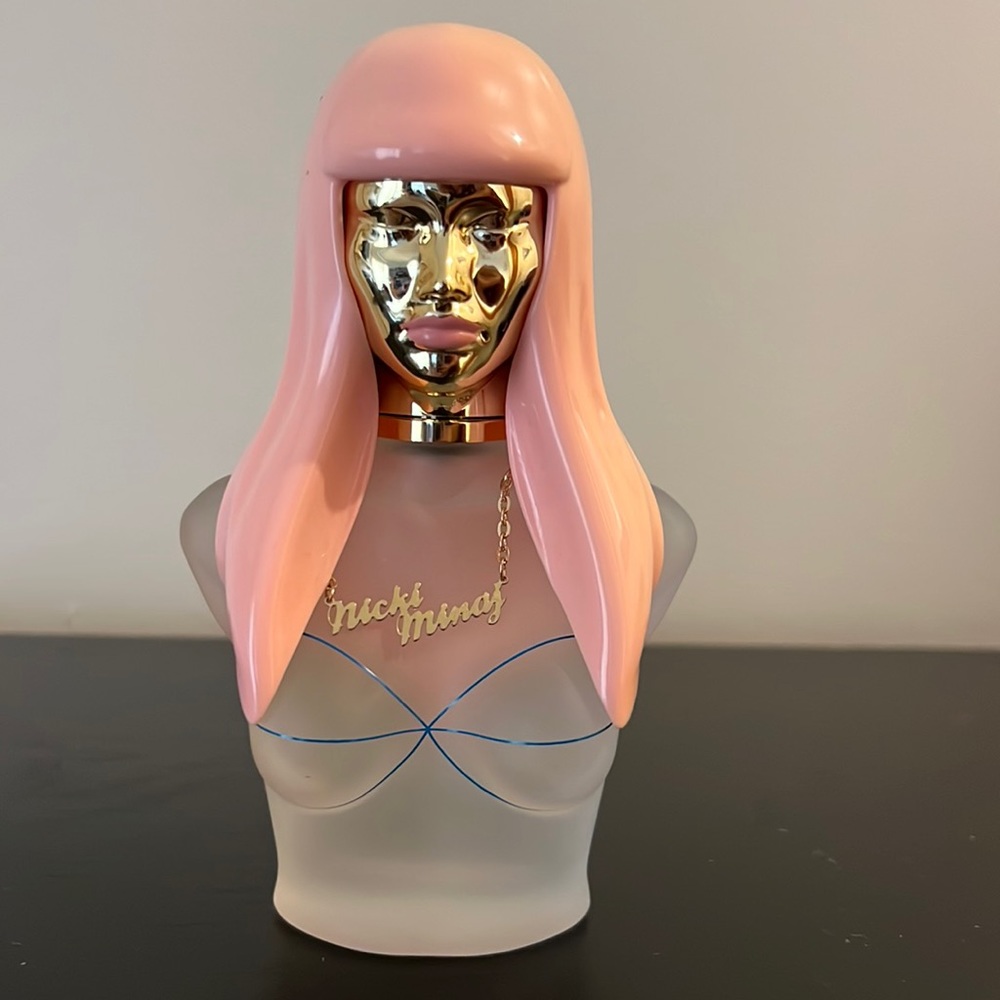 Nicki Minaj Pink 💞 Friday